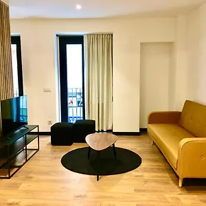 Apartamento Loft De Diseño Con Balcon, Figueras