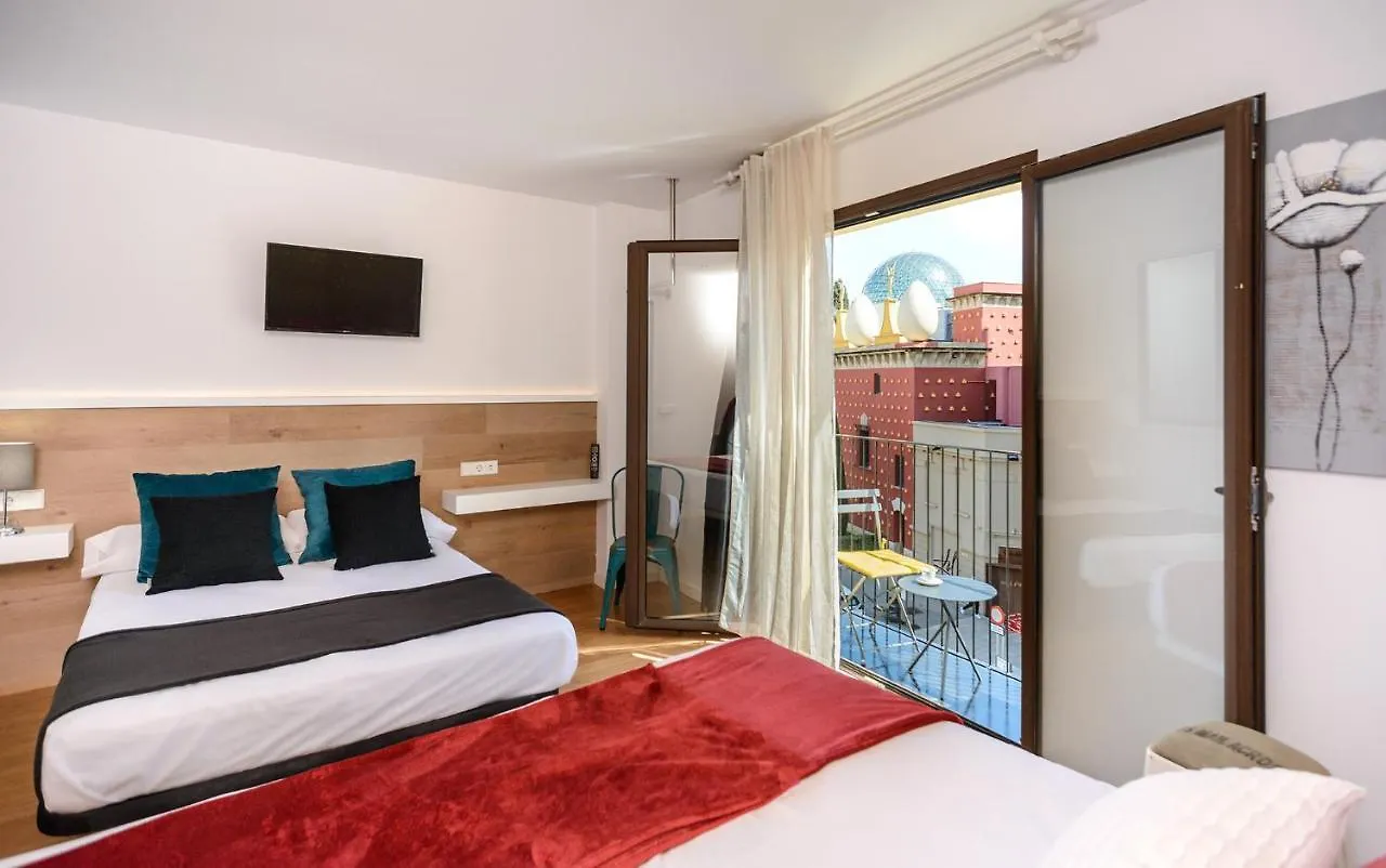 Apartamentos enfrente del Museo Dalí Figueras